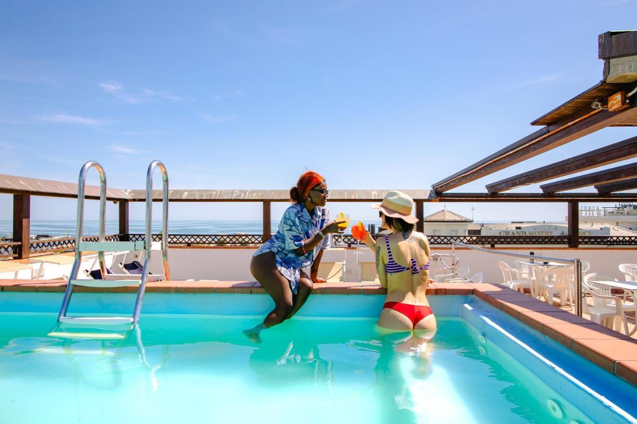 New Bristol Sport Hotel تْشيزيناتيكو المظهر الخارجي الصورة